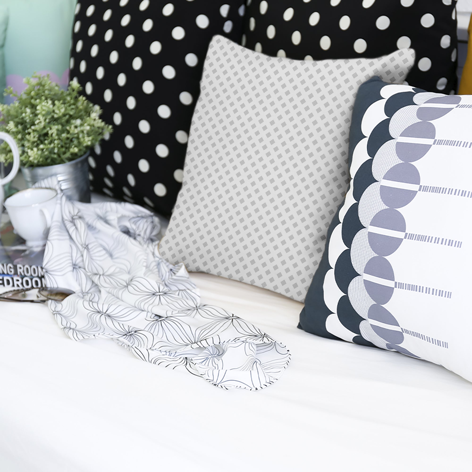 Health pillow white with delicate checks