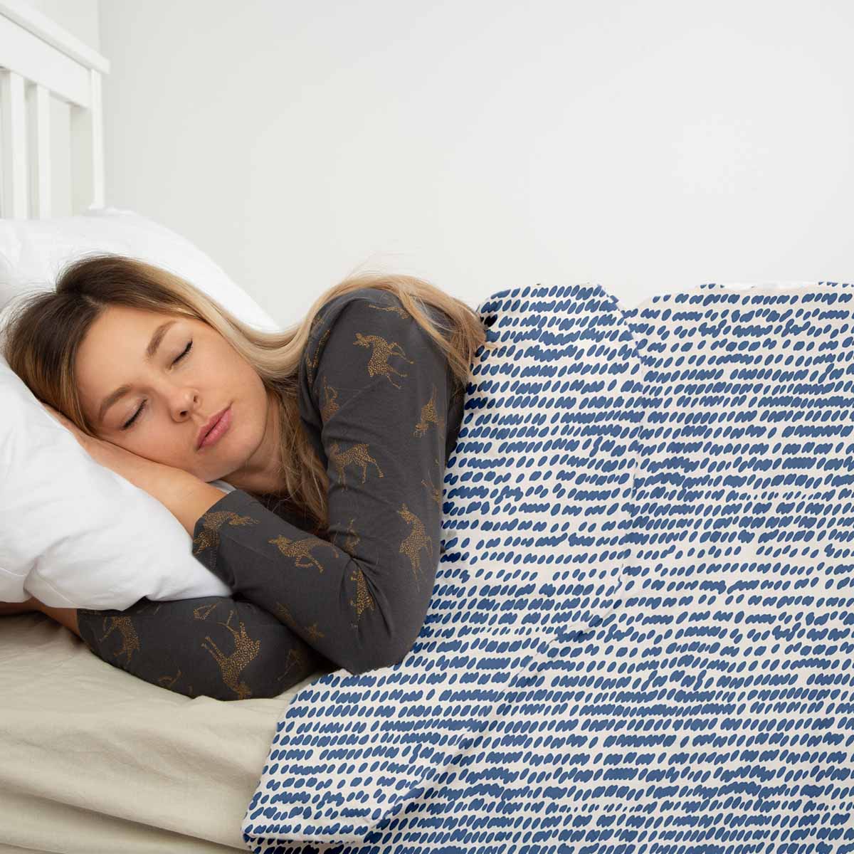 Set di biancheria da letto con coperte terapeutiche a pois blu