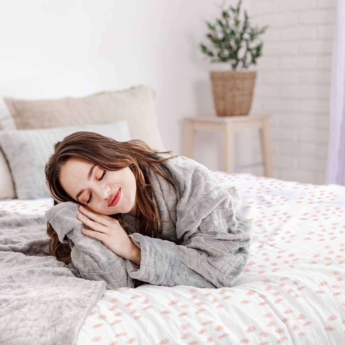 Set de ropa de cama con mantas terapéuticas y puntos naranjas