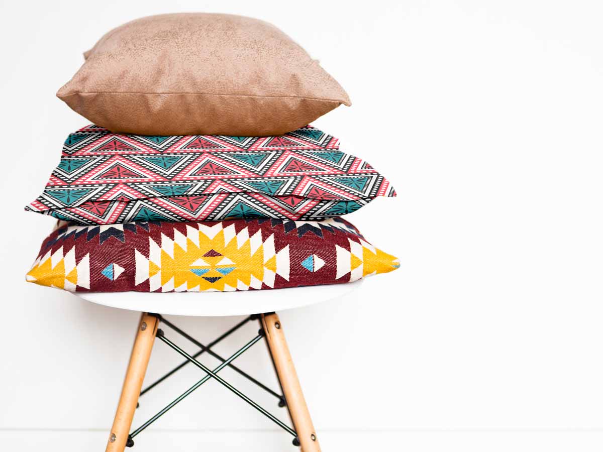 Gezondheidskussen met kleurrijke driehoeken