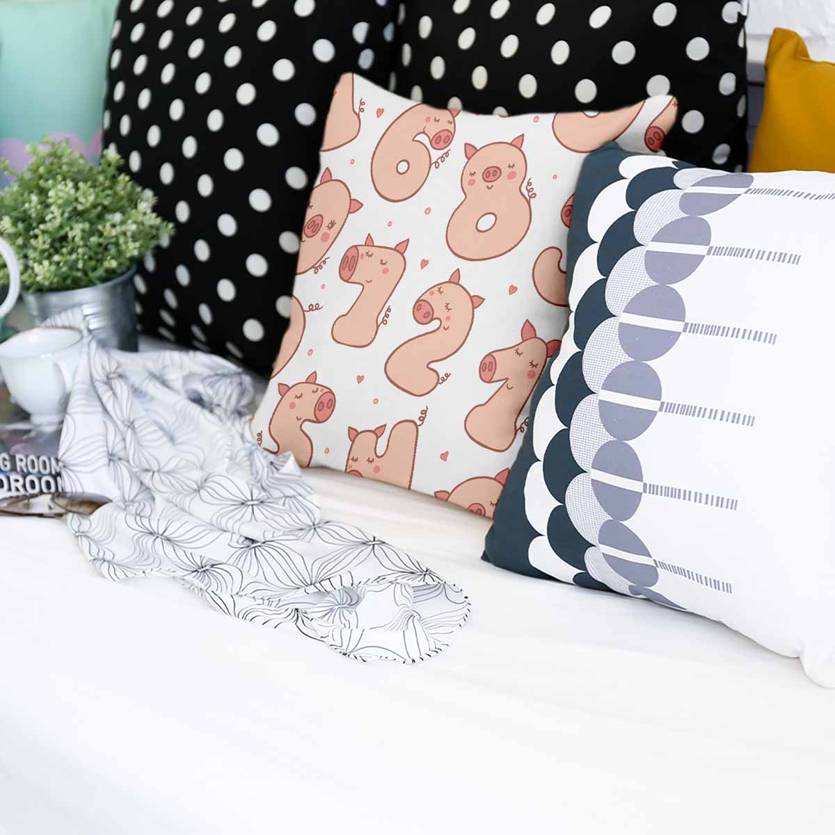 Cuscino salute bianco con numeri e maialini