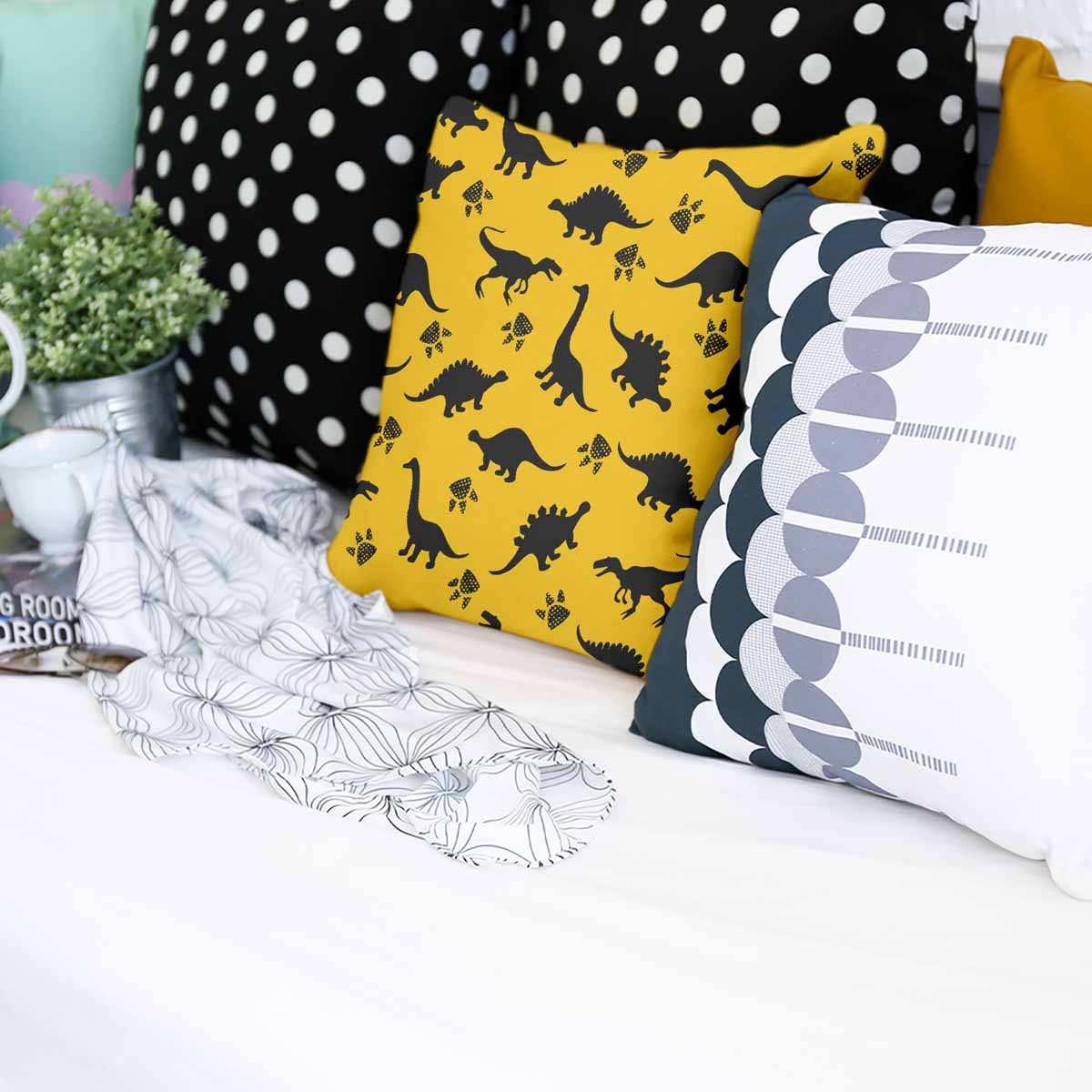 Almohada de salud amarilla con dinosaurio