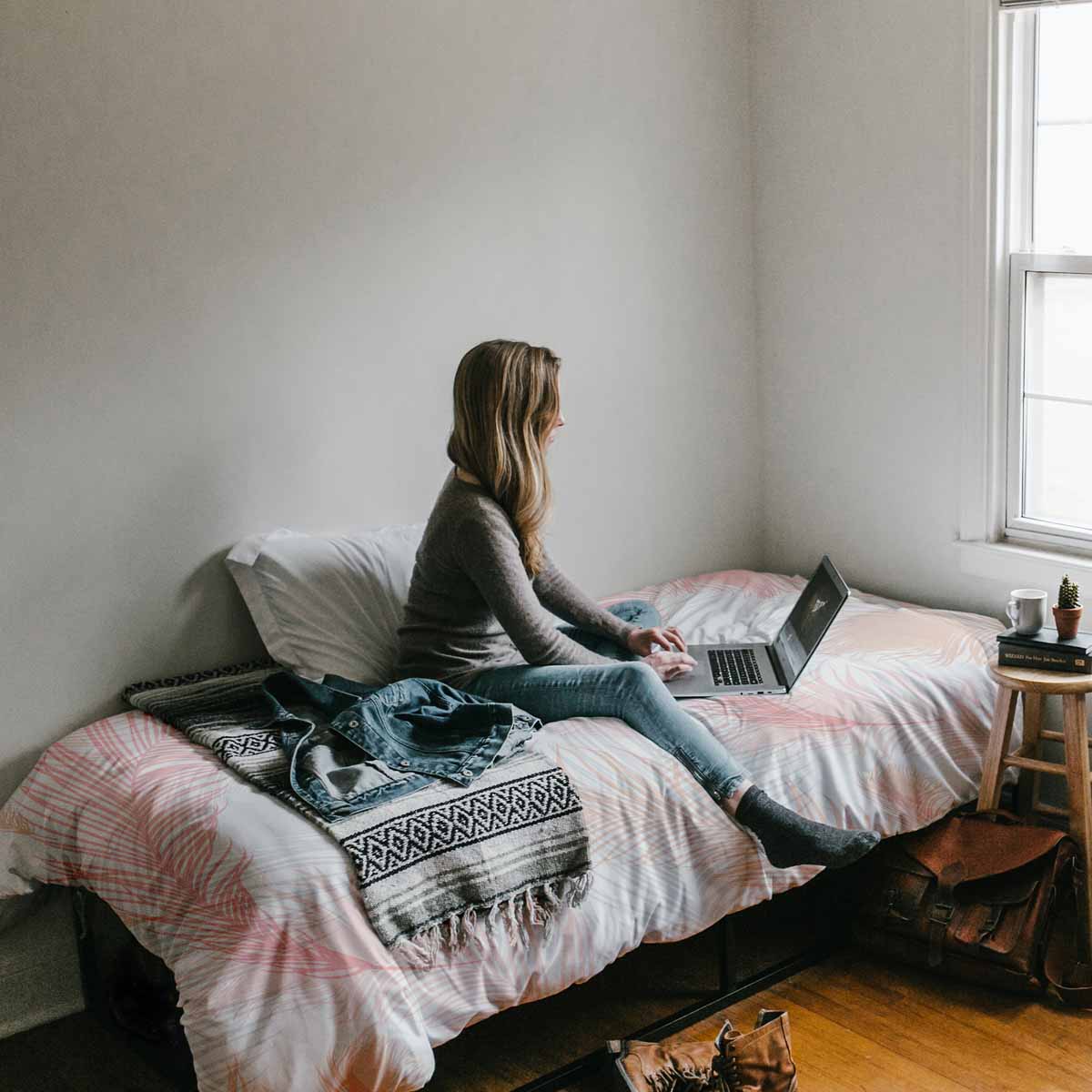 Therapiedekens beddengoed set wit met roze veren