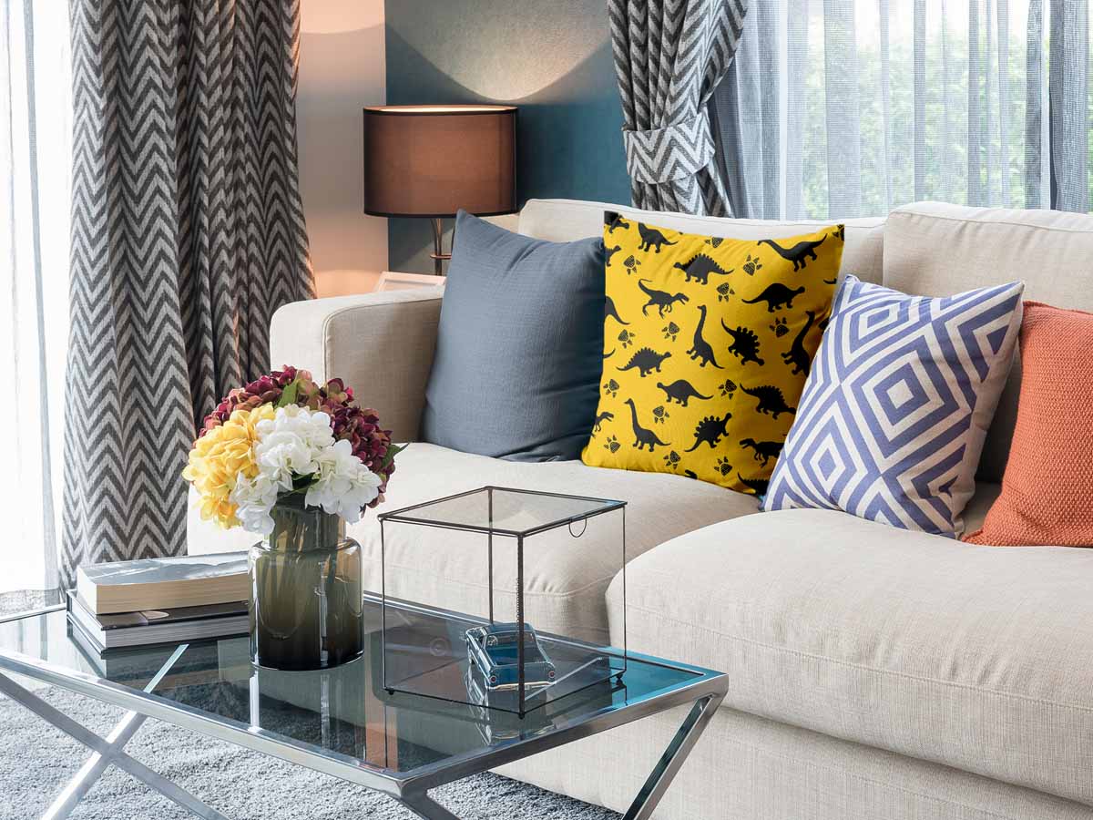 Almohada de salud amarilla con dinosaurio