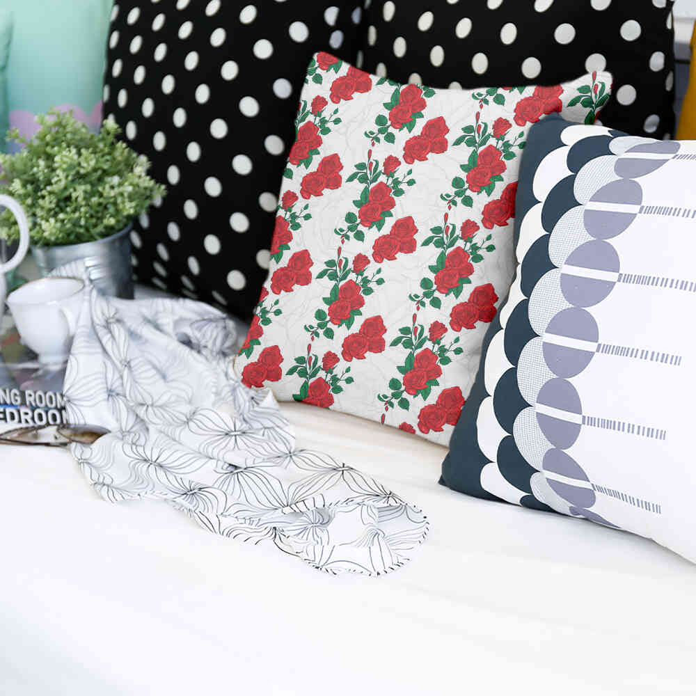 Almohada de salud blanca con arbusto de rosas