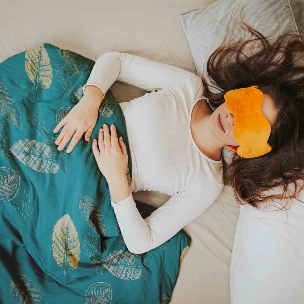 Set di biancheria da letto con coperta terapeutica verde con foglia dorata