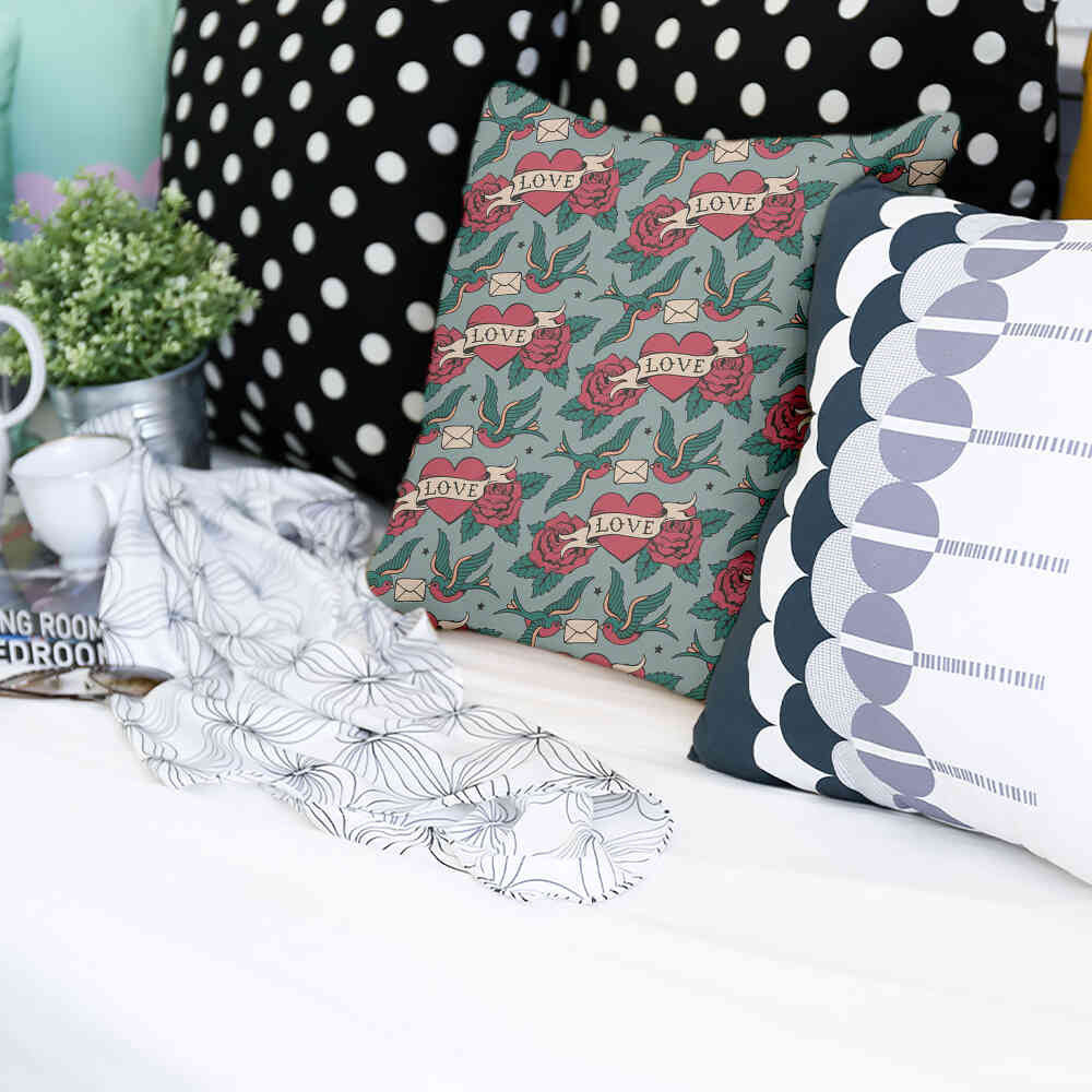 Gezondheidskussen Love Tattoo