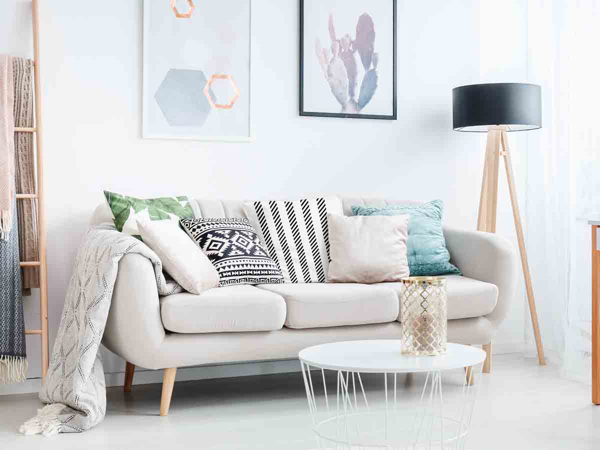 Almohada de salud gris con rayas gruesas y delgadas