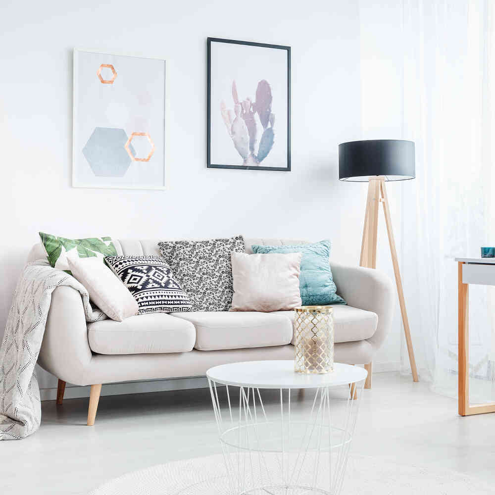 Cuscino salute scritta in nero Joker