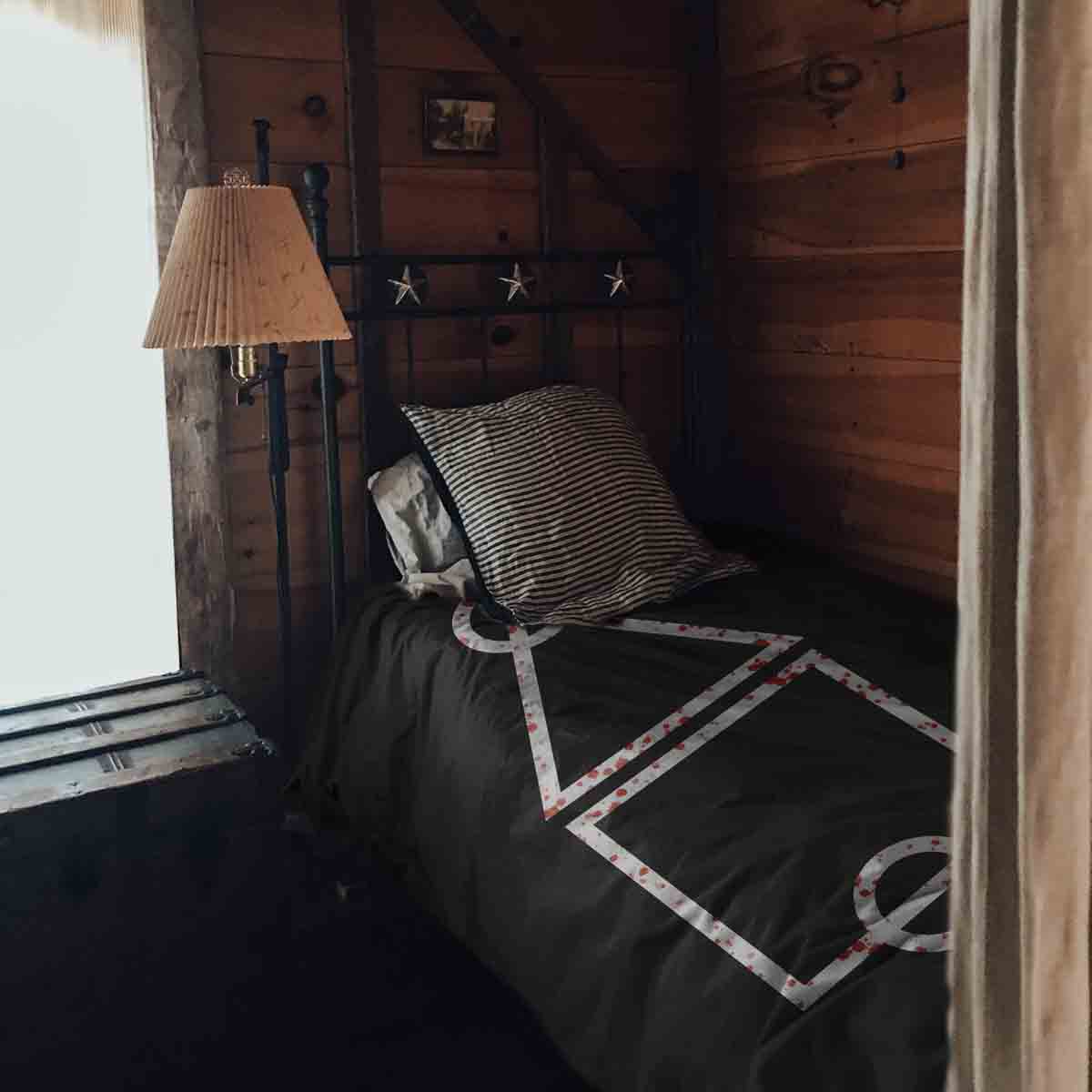 Therapy blankets bedding set bloody shapes