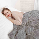 Set di biancheria da letto con coperte terapeutiche grigie con foglie di palma bianche