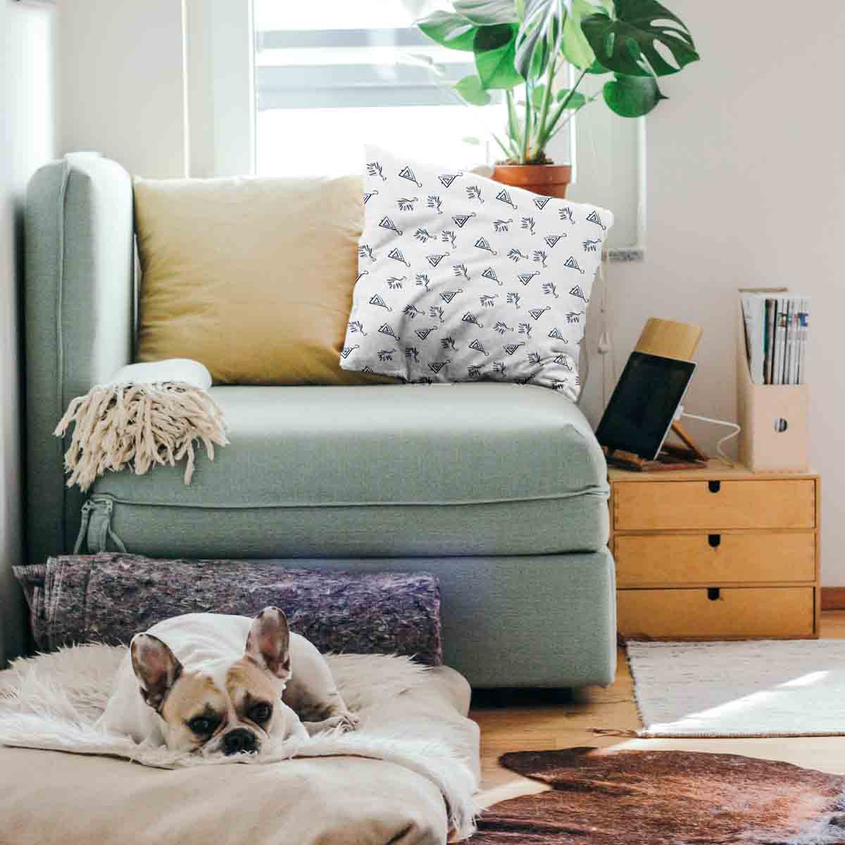 Almohada de salud blanca con pendientes bohemios