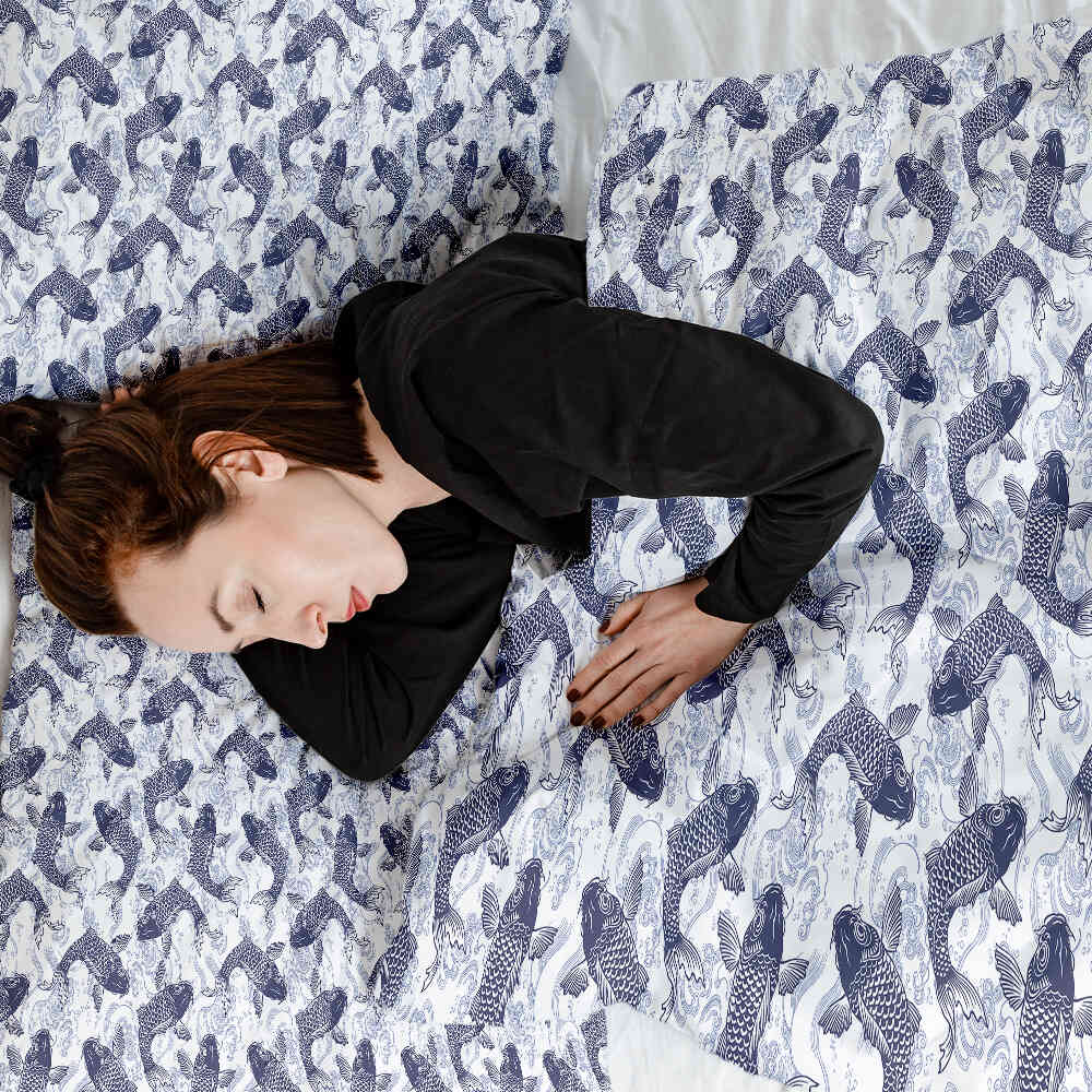 Set de ropa de cama con manta terapéutica y kois azules