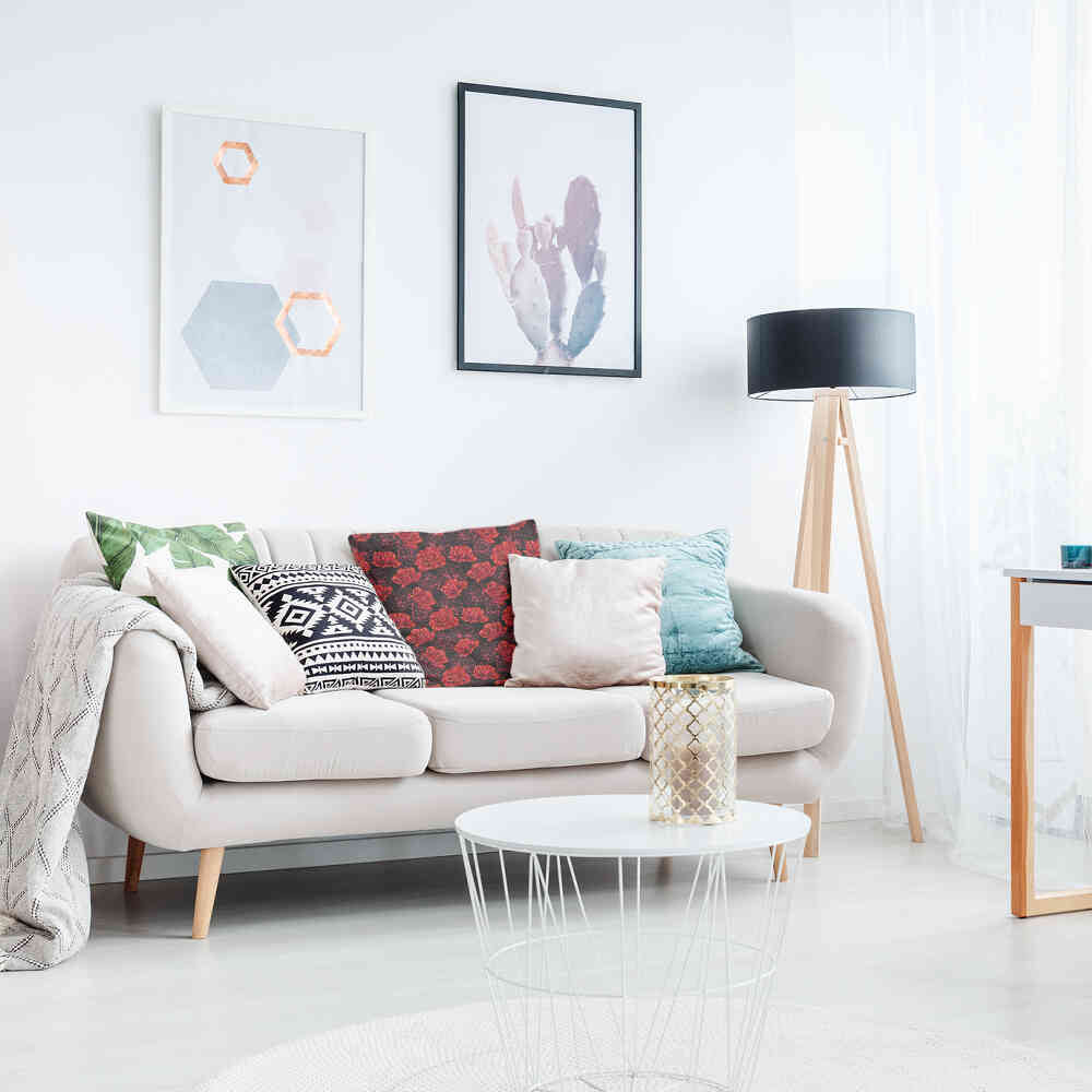 Cuscino sanitario nero con rose rosse