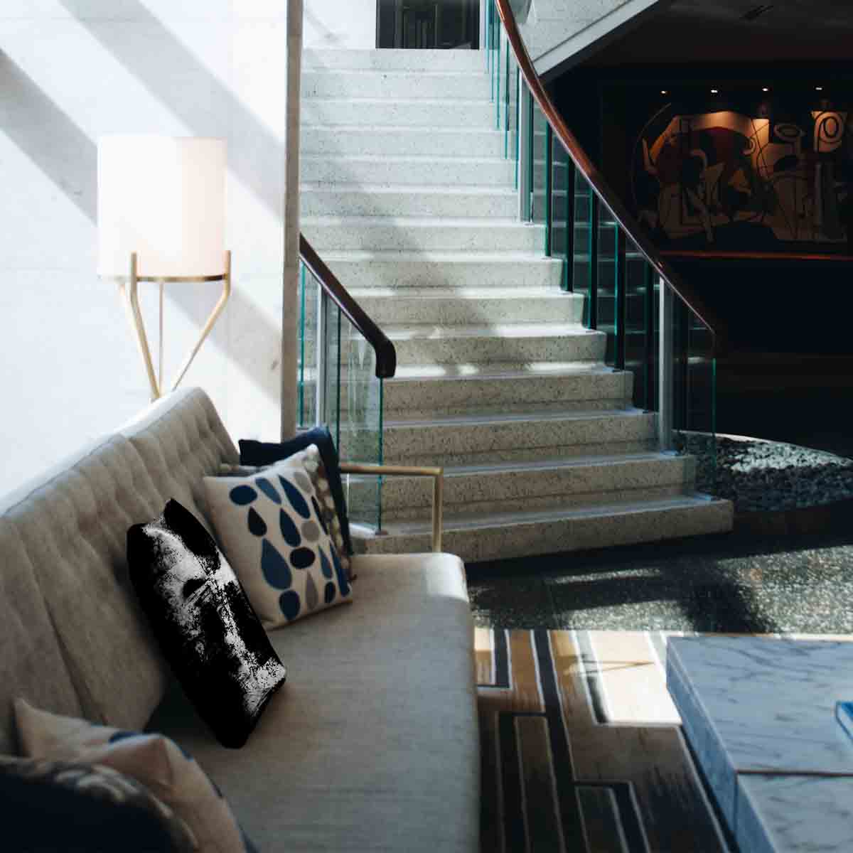 Almohada de salud negra con patrón jaspeado