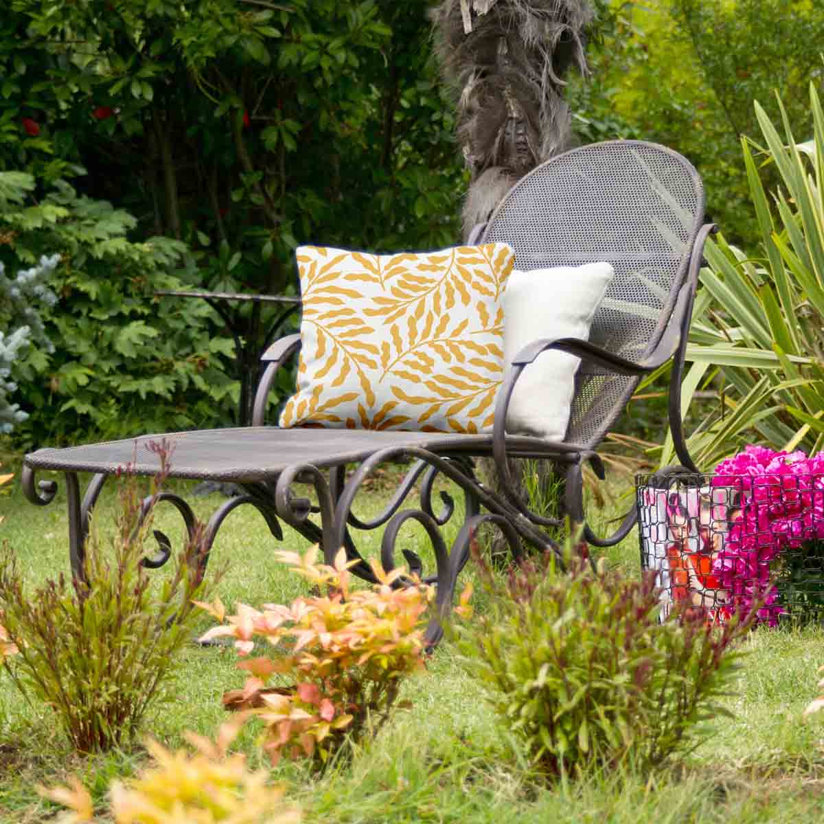 Cuscino sanitario con rami gialli