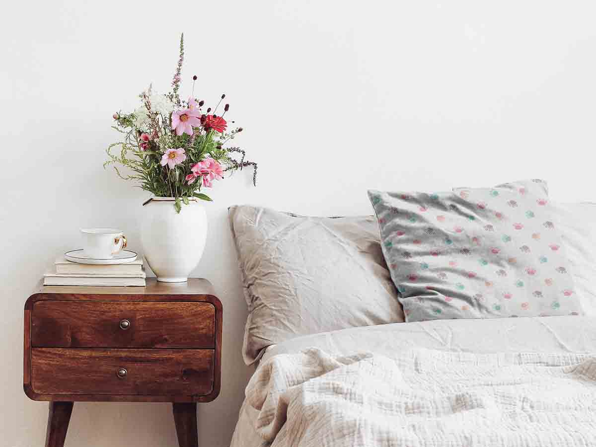 Gezondheidskussen wit met gekleurde pootafdrukken