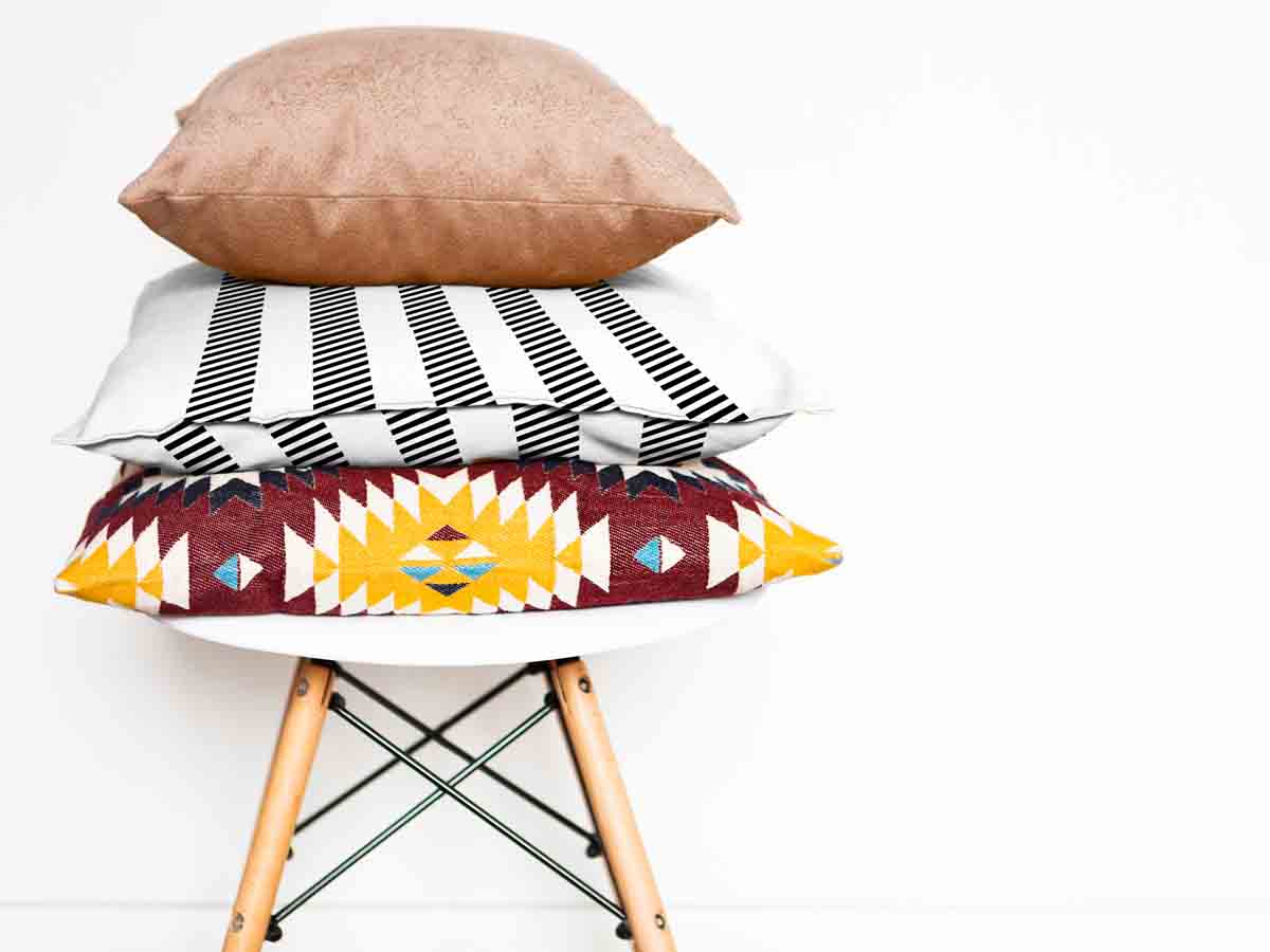 Almohada de salud gris con rayas gruesas y delgadas