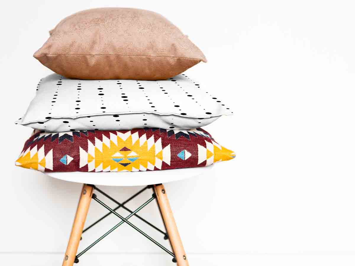 Gezondheidskussen wit met zwarte stippen