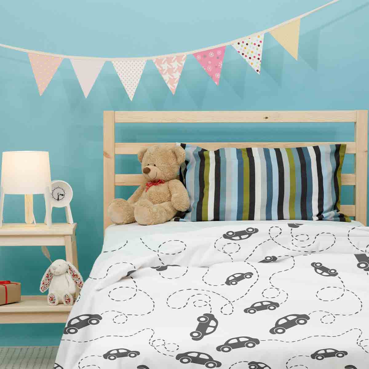 Juego de ropa de cama con mantas terapéuticas y autos negros