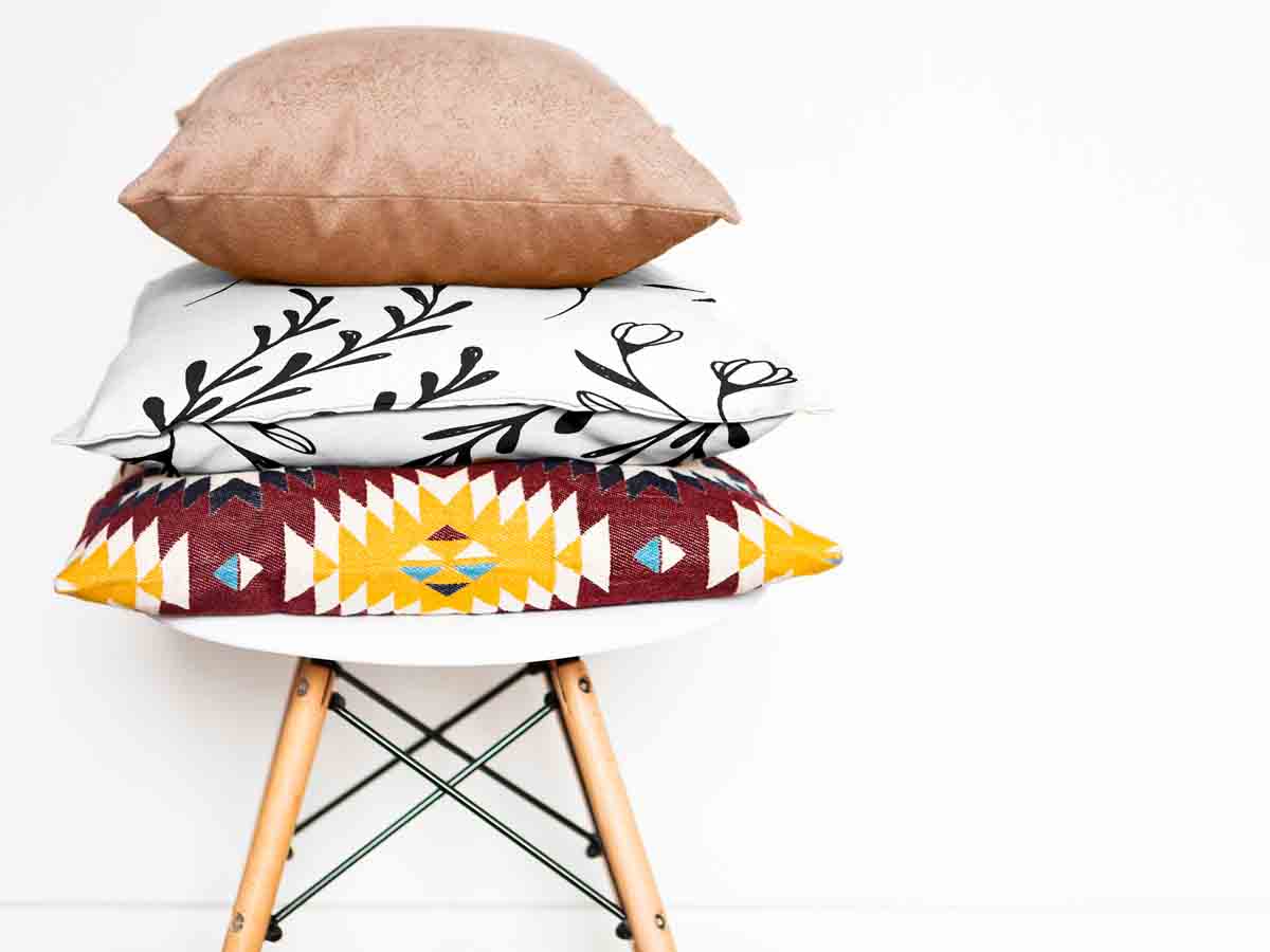 Gezondheidskussen wit met zwarte takken