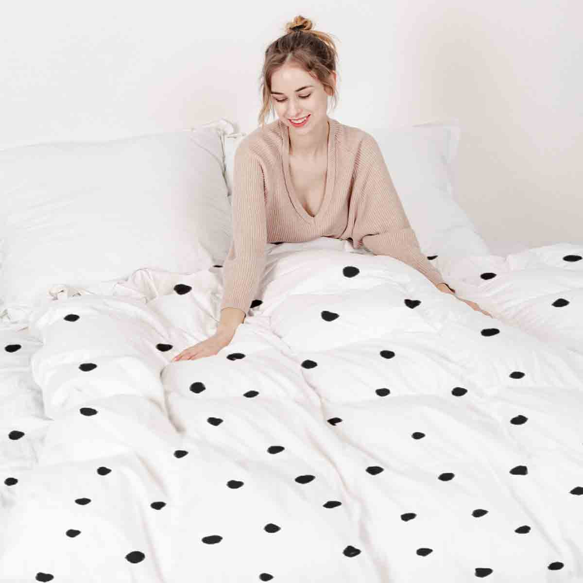 Therapy blankets bedding set small black dots