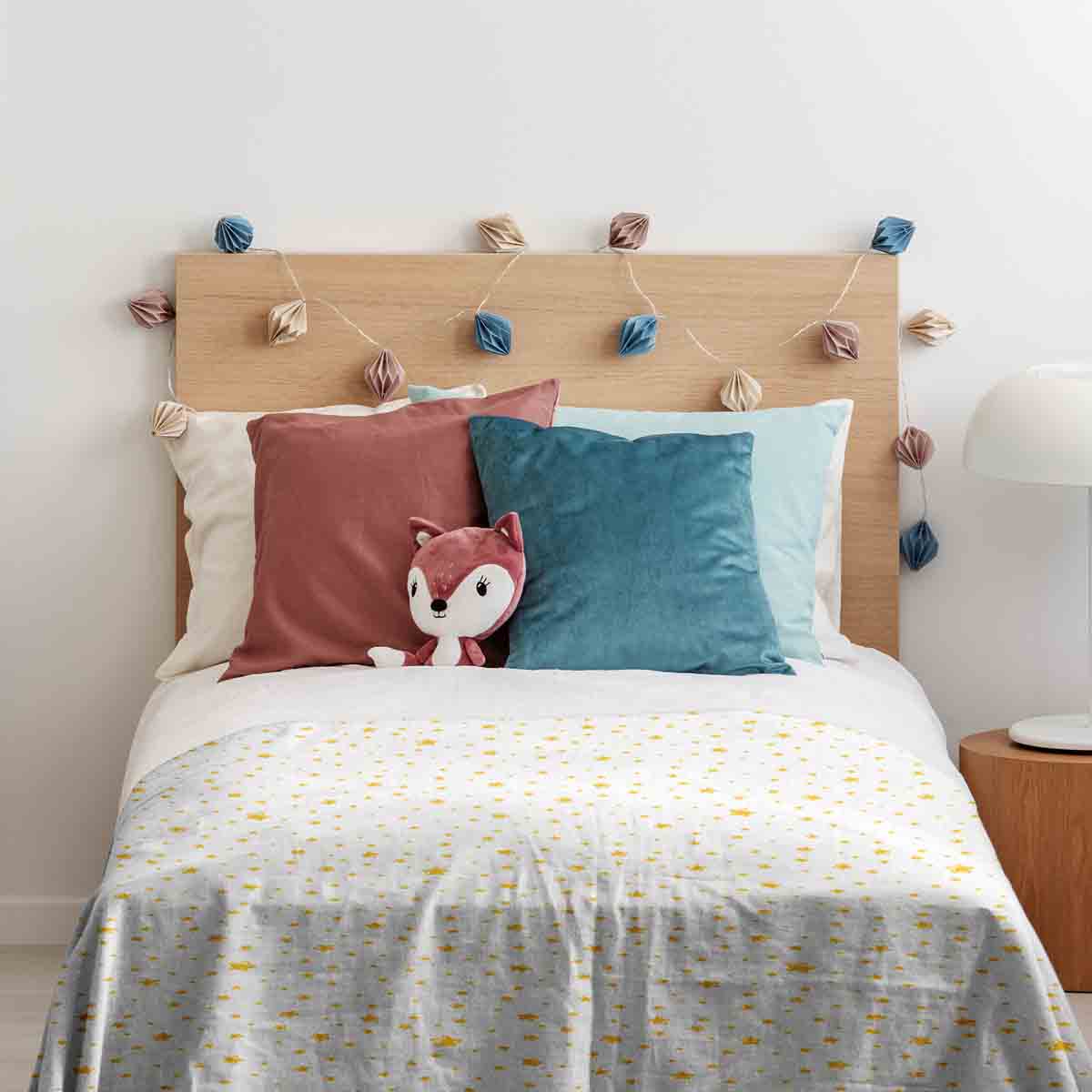 Therapy blankets bedding set white with yellow stars