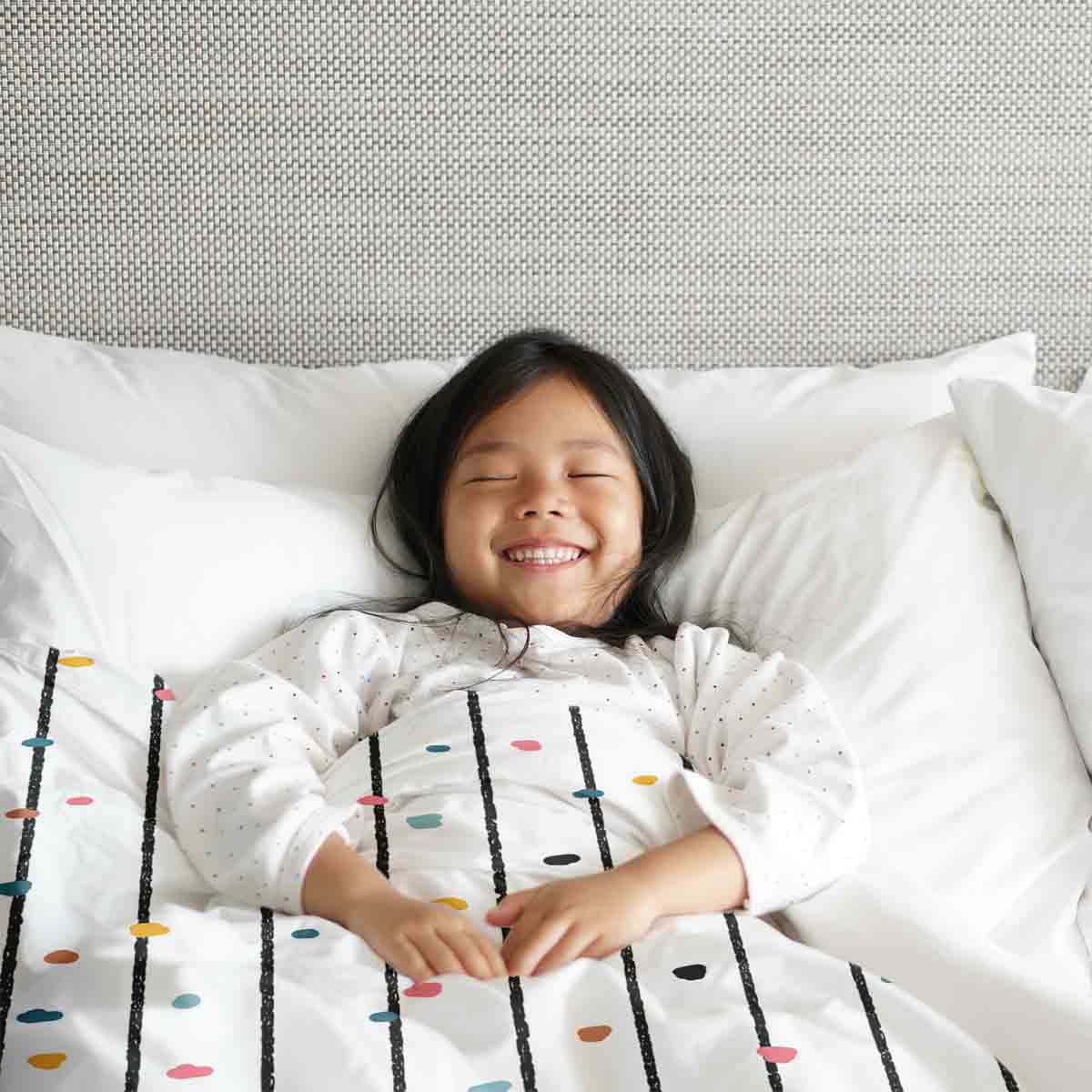 Set de ropa de cama con mantas terapéuticas y puntos de colores