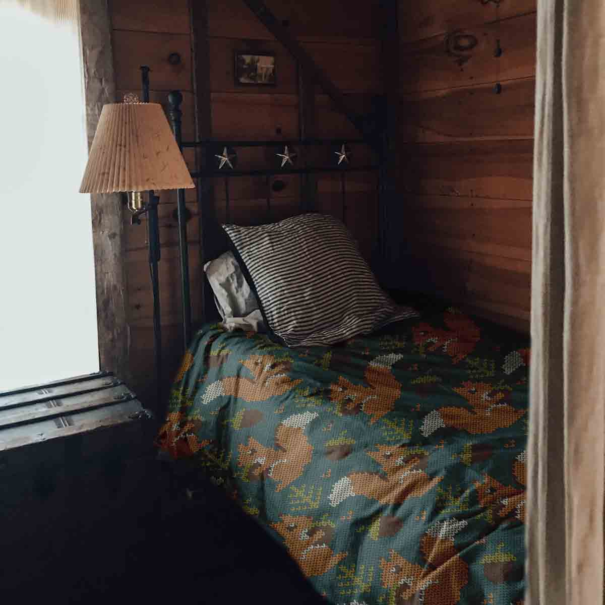 Therapy blankets bedding set green with squirrel