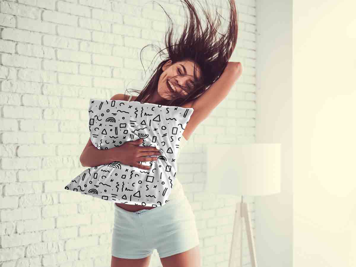 Cuscino sanitario bianco con forme nere