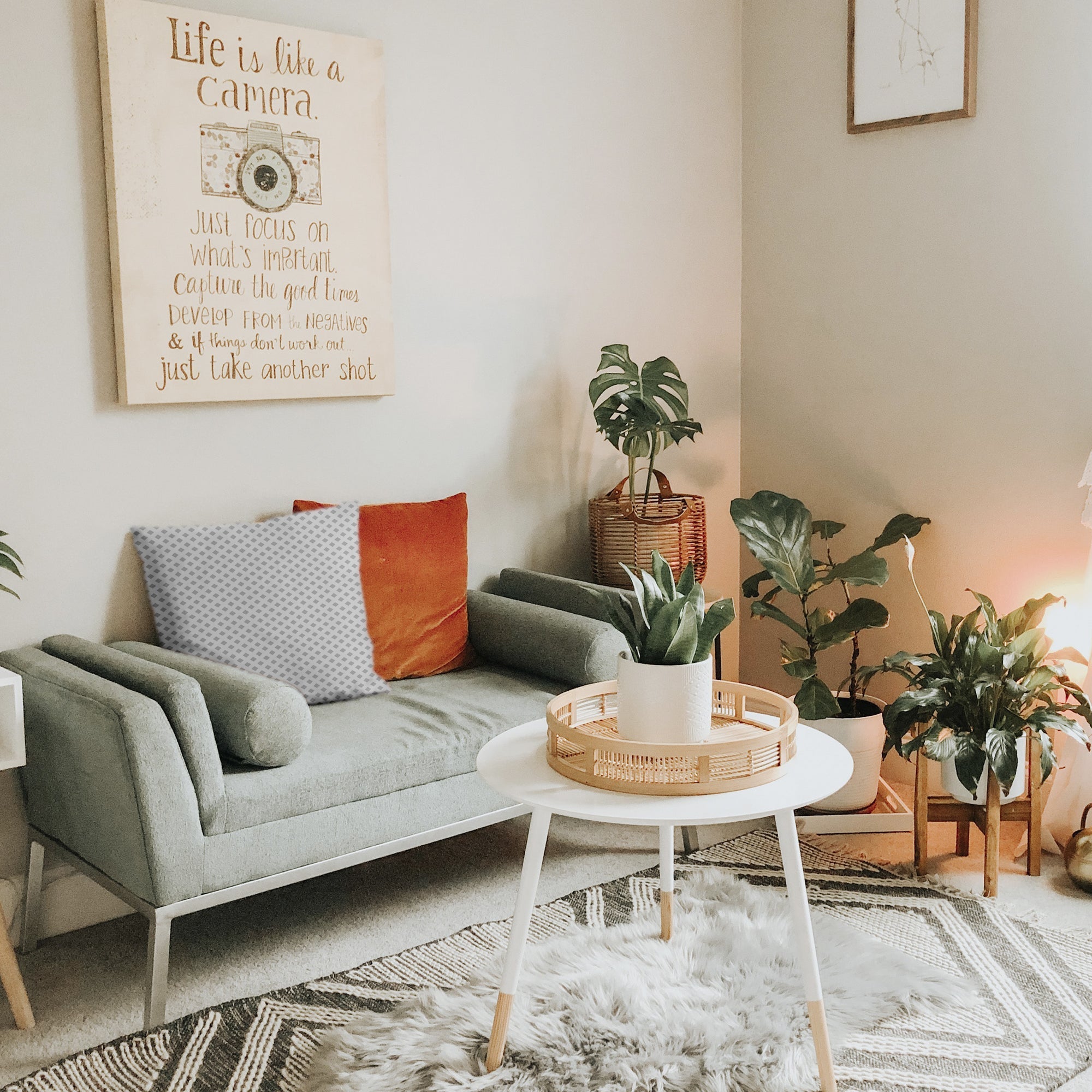 Health pillow white with delicate checks