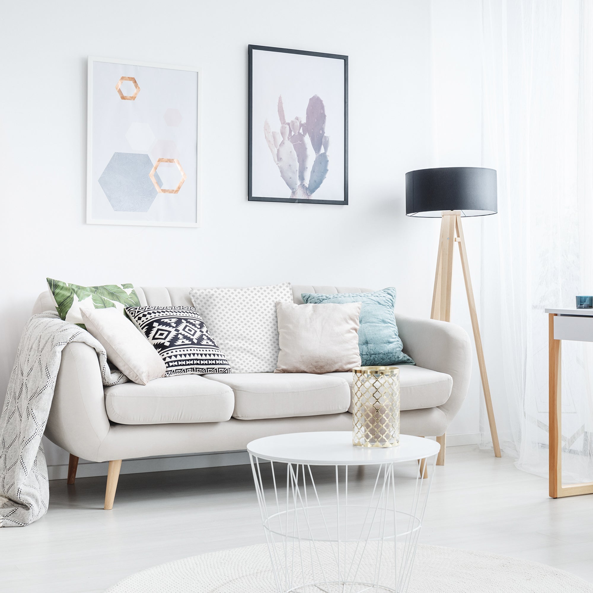 Health pillow white with delicate checks