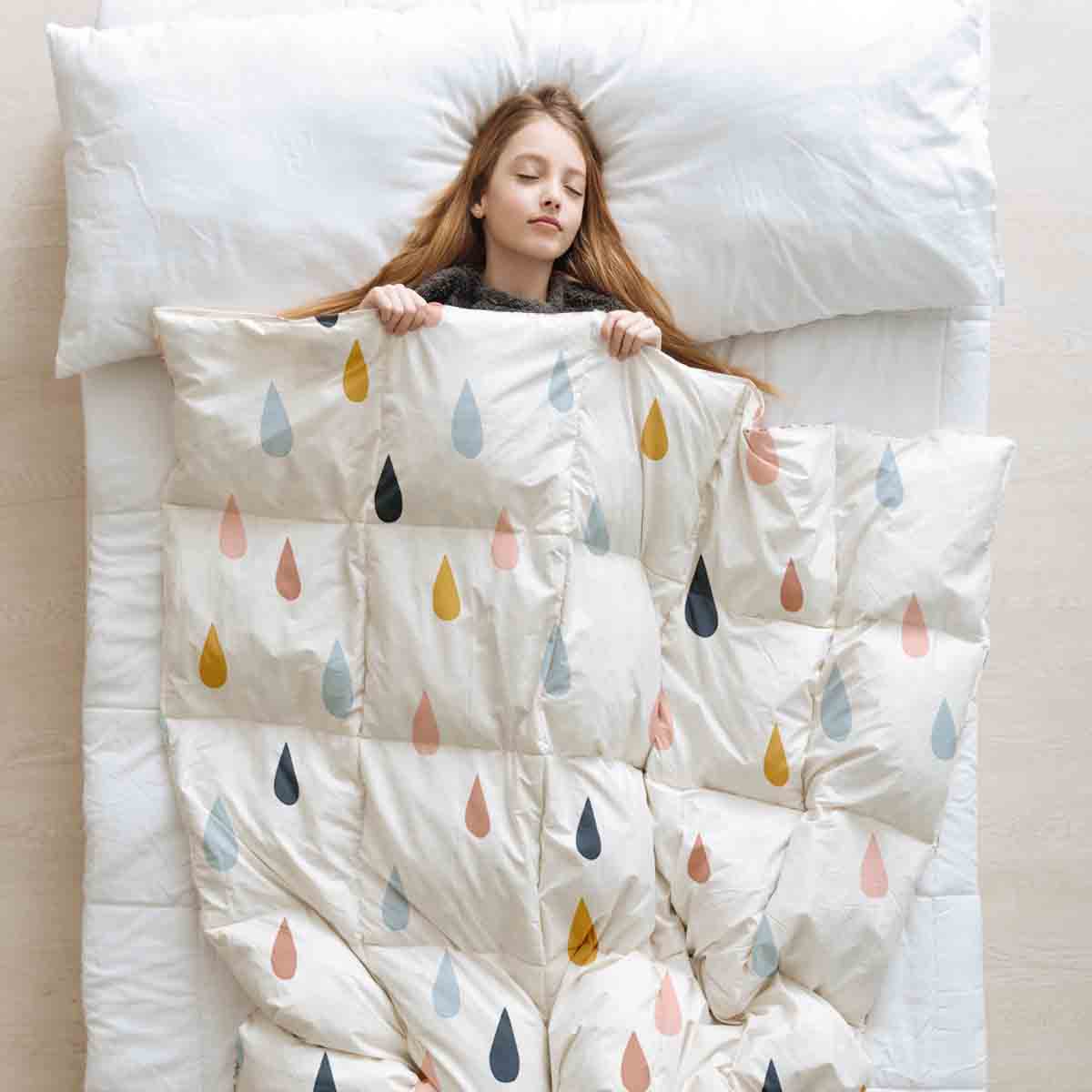 Set de ropa de cama con mantas terapéuticas y gotas de colores
