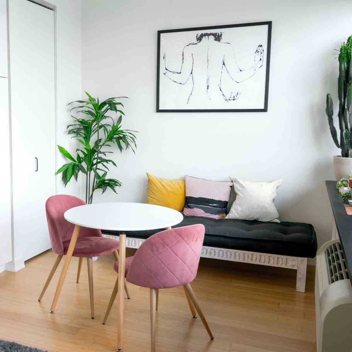 Almohada de salud blanca con puntitos dorados