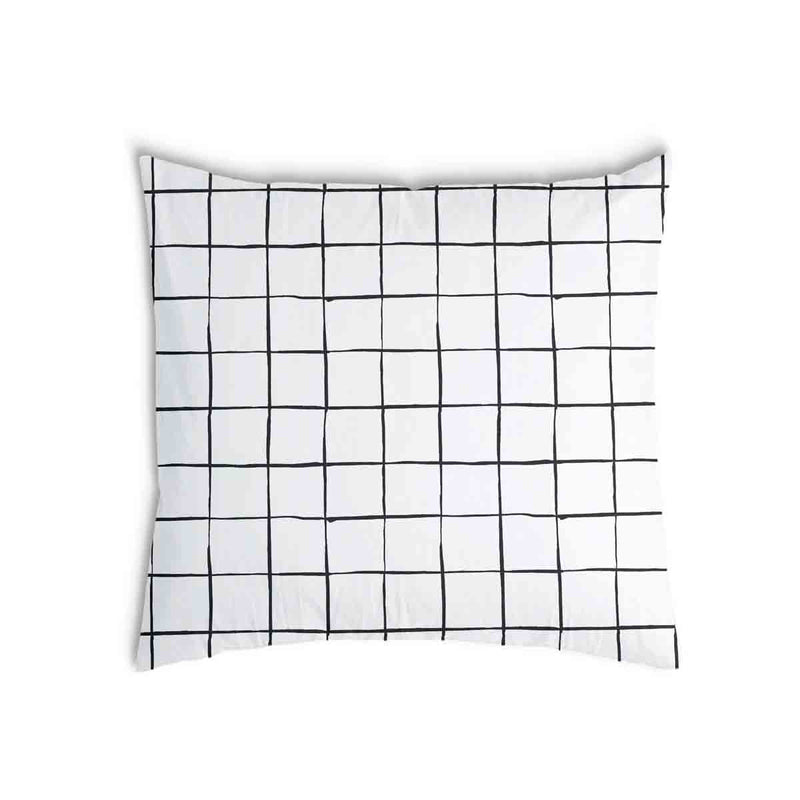 Almohada de salud blanca con cuadros negros