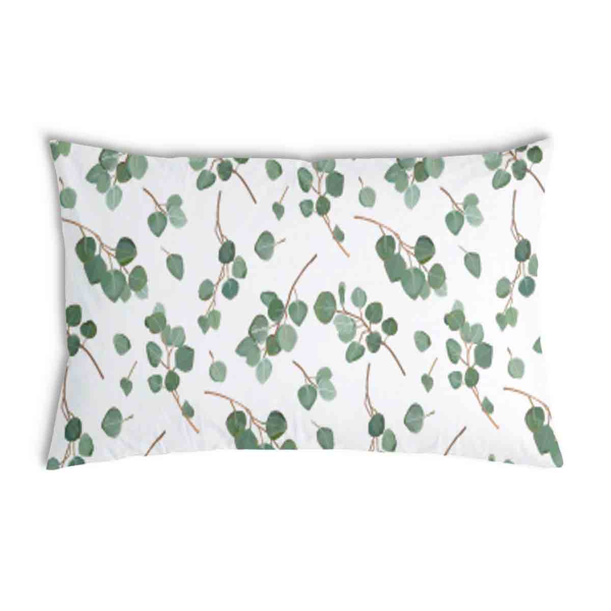 Almohada de salud blanca con ramas de eucalipto