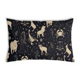 Almohada de salud negra con constelaciones