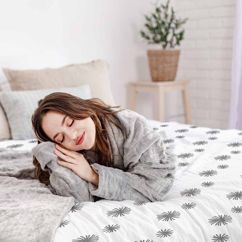 Therapy blanket bedding set, white with grey tassels.