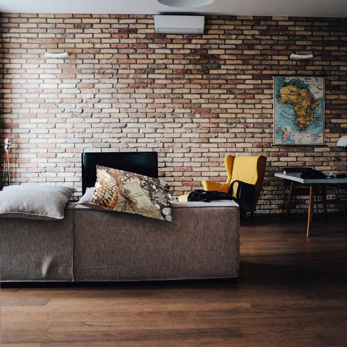 Almohada de salud con regalo dorado