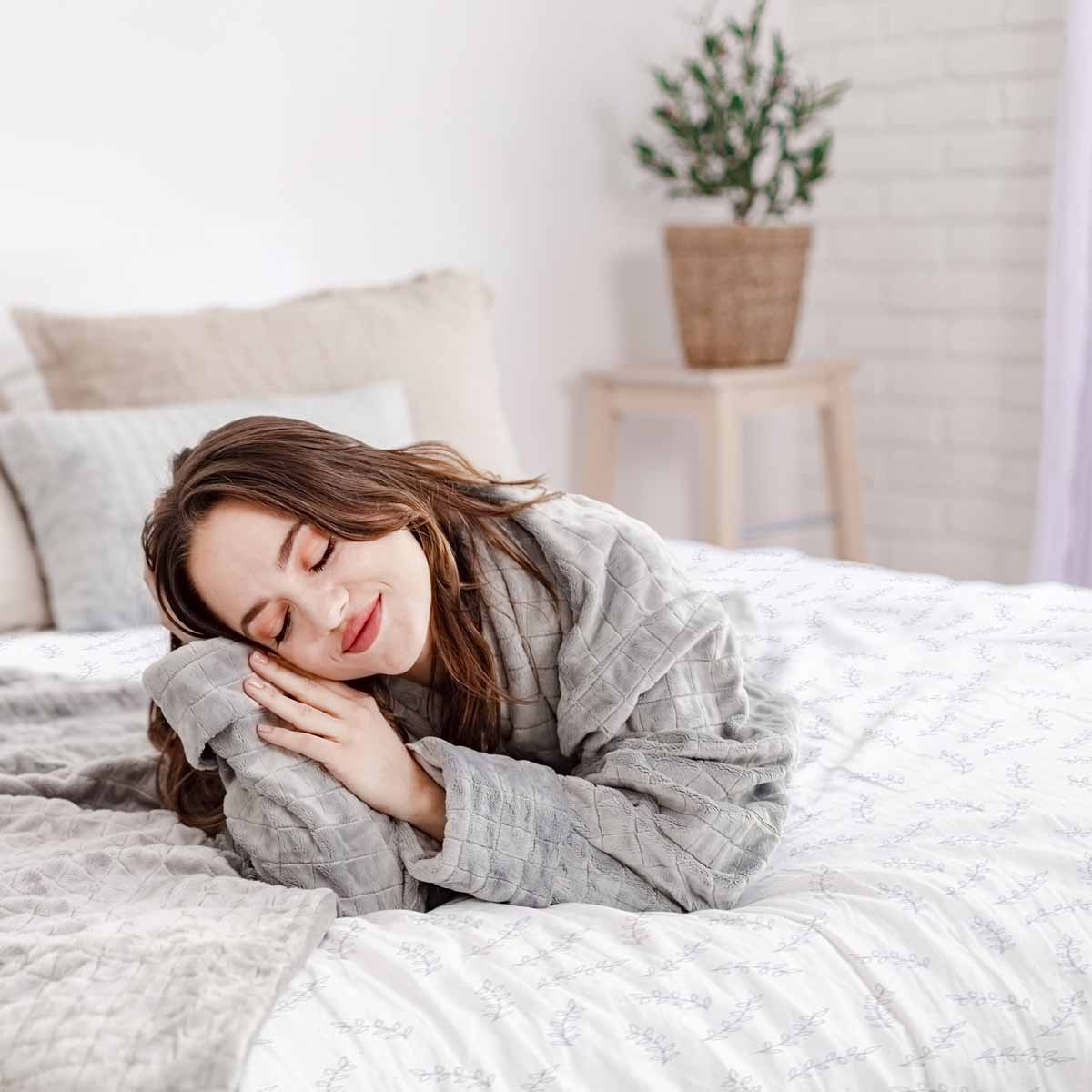 Set di biancheria da letto con coperte terapeutiche e foglie delicate