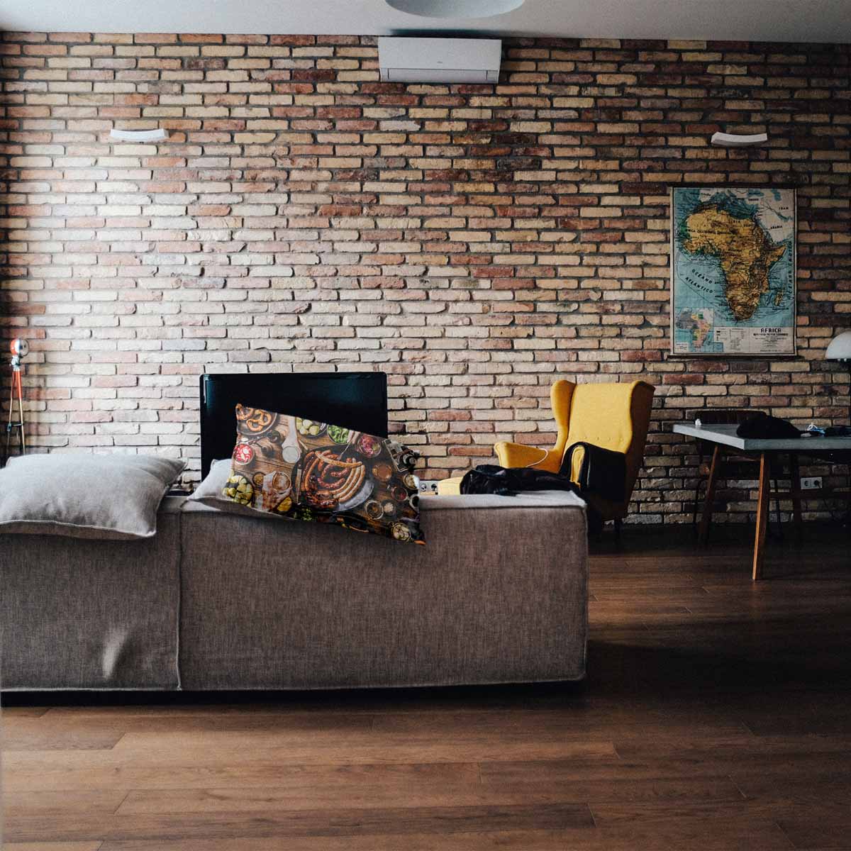 Health pillow with sausage plate