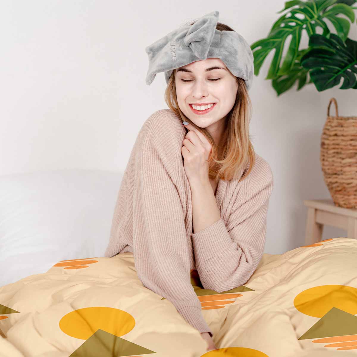 Set di biancheria da letto con coperte terapeutiche e forme gialle