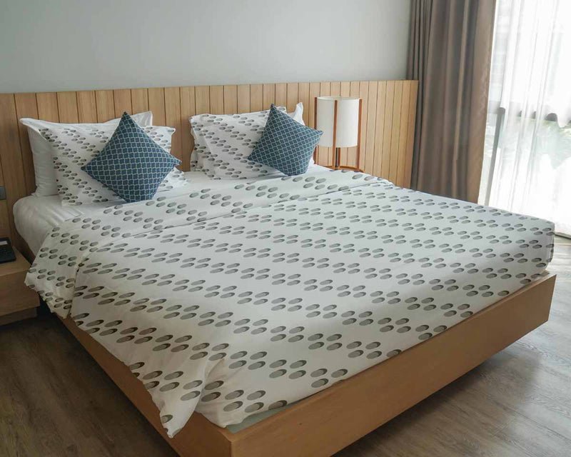 Therapy blanket and bedding set, white with grey circles.