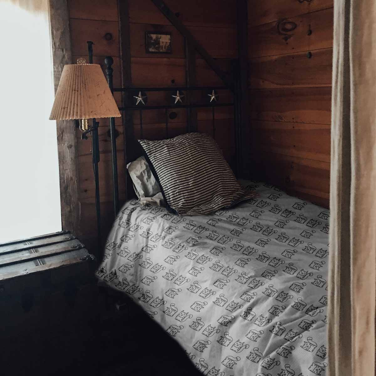 Original therapy blanket - cotton cover white with tomcat