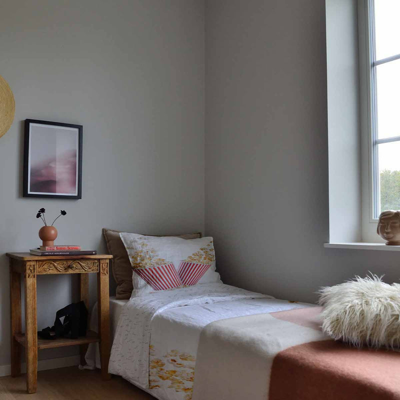 Therapy blanket bedding set, white with popcorn pattern.