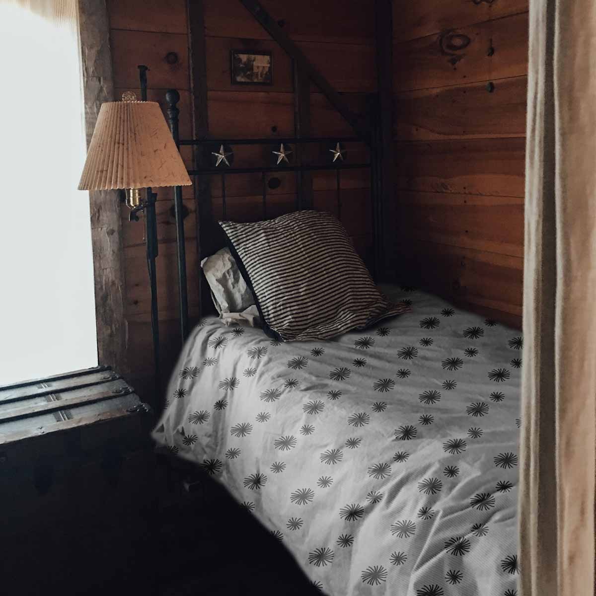 Therapy blankets bedding set white with gray tassels