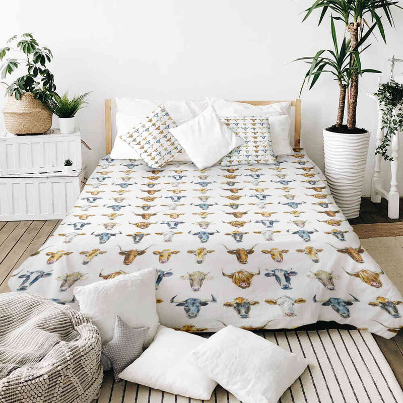 Therapy blanket bedding set, white with bull heads.