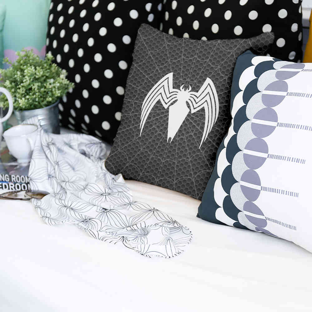 Almohada de salud negra con araña