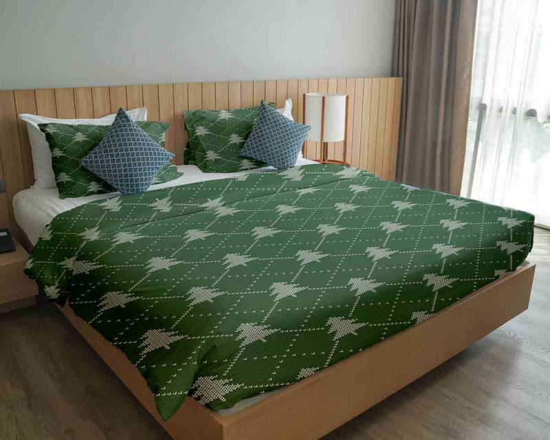 Therapy blanket bedding set, green with fir trees.