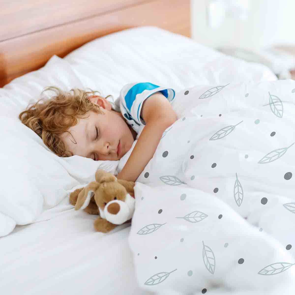 Therapy blankets bedding set white with feathers and dots